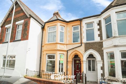 4 bed property, in Dogfield Street, £325,000