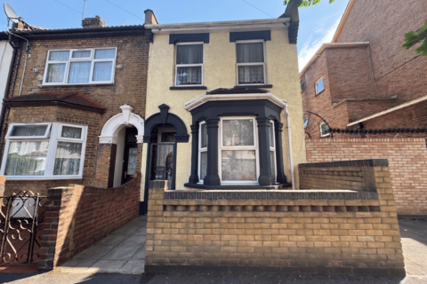 4 bed property, in Latimer Avenue, £500,000