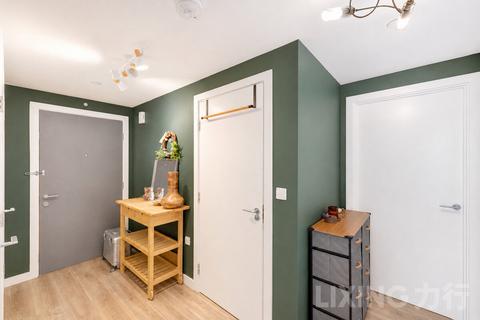 2 bed property, in Minnie Baldock Street E16, £475,000