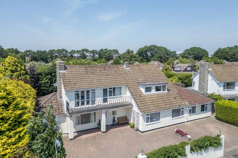 4 bed property, in Carrbridge Close, £875,000