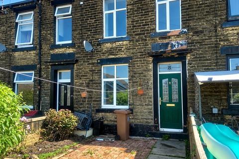 2 bed property, in Victoria Terrace, £130,000