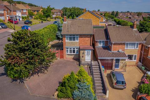 3 bed property, in Sandringham Road, £300,000