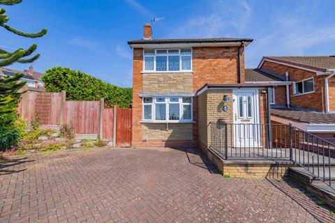 3 bed property, in Sandringham Road, £300,000
