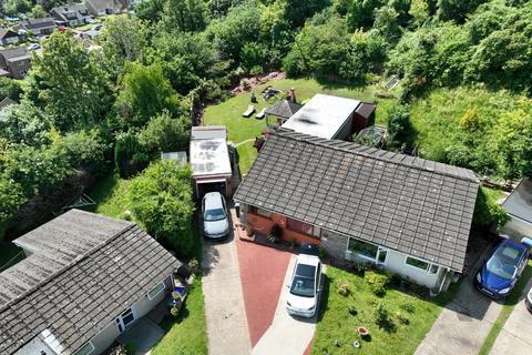 3 bed property, in Westdean Close, £400,000