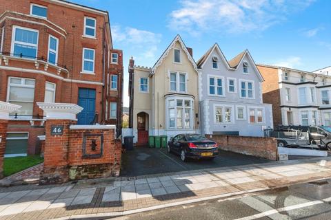 2 bed property, in Granada Road, £125,000