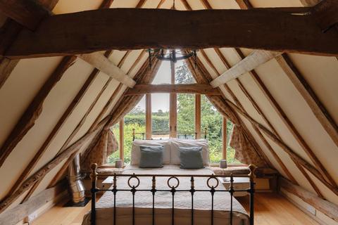 14 bed property, in Woodfarm Barn, £1,750,000
