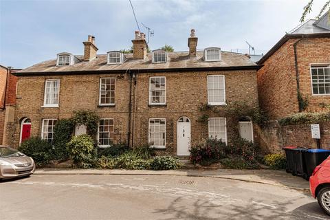 3 bed property, in Dover Street, £325,000