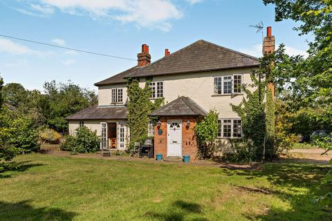 4 bed property, in Old House Road, £650,000