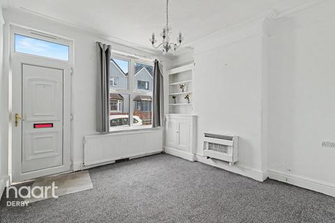3 bed property, in Balfour Road, £140,000