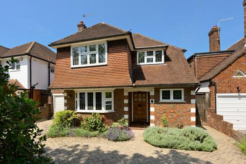 3 bed property, in Chesterfield Drive, £1,250,000
