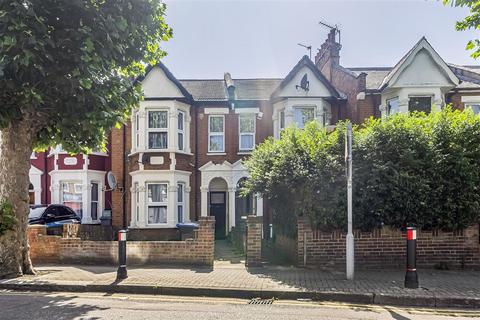 2 bed property, in London NW10, £435,000