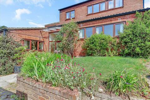 4 bed property, in Great Brickhill, £550,000