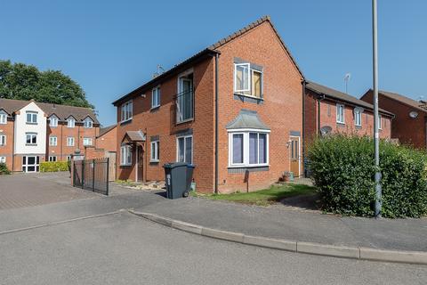 2 bed property, in Parish End, £156,500