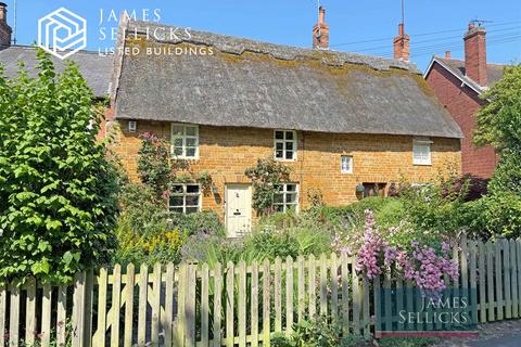 3 bed property, in The Green, £675,000