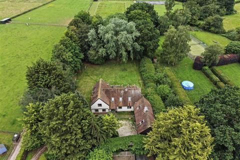 6 bed property, in Cornells Lane, £825,000