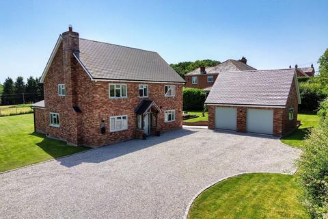 3 bed property, in Twynhams Hill, £975,000