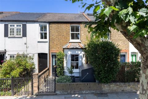3 bed property, in Lower Mortlake Road, £925,000