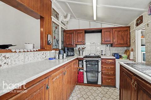 3 bed property, in Harrow Crescent, £400,000