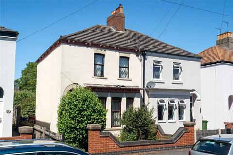 3 bed property, in Princes Avenue, £150,000