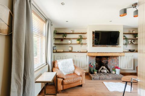 3 bed property, in Wedmore Vale, £475,000