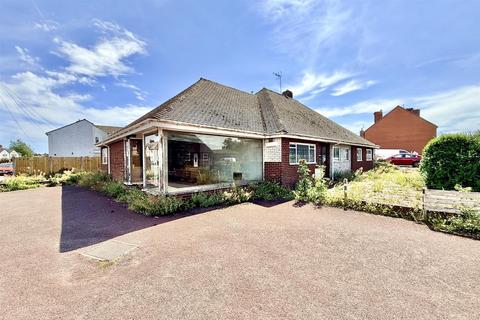 3 bed property, in Gorsty Hill Road, £275,000