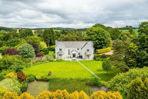 4 bed property, in Quothquan, £700,000