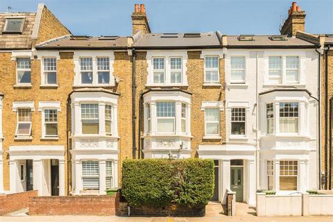 2 bed property, in Fulham Palace Road, £675,000
