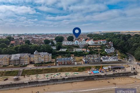 2 bed property, in Cliff Top, £290,000