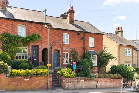 3 bed property, in Bells Hill, £450,000