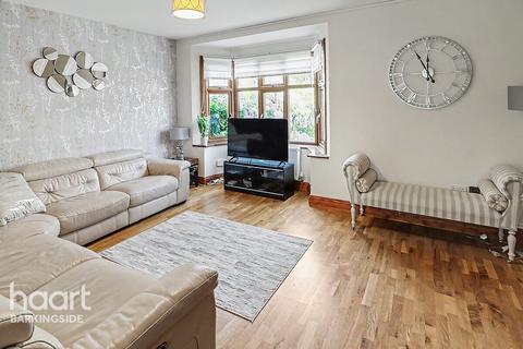 3 bed property, in Warren Road, £600,000