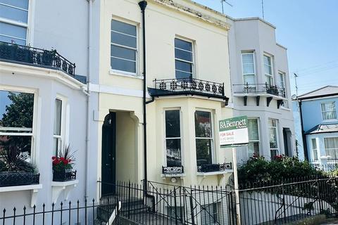 4 bed property, in Selkirk Street, £675,000