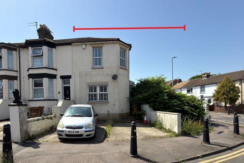 3 bed property, in 2 Napier Road, £150,000