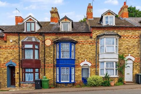 3 bed property, in 30 Wellington Road, £100,000