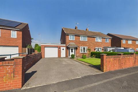 3 bed property, in Copes Way, £235,000