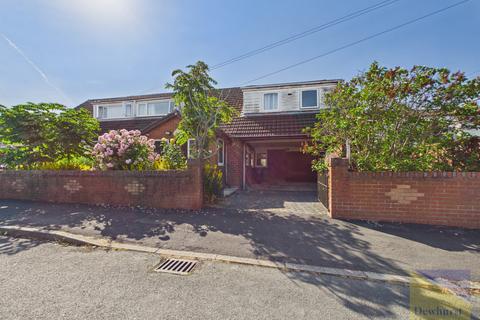 3 bed property, in Worthing Road, £230,000