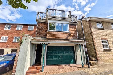2 bed property, in Church Lane, £250,000