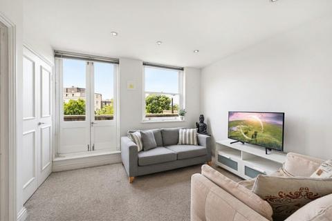 2 bed property, in Collingham Place, £575,000