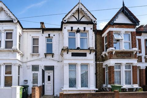 3 bed property, in Rochester Avenue, £550,000