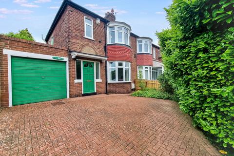 3 bed property, in The Roman Way, £205,000