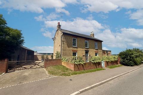 4 bed property, in Ivy Farm, £875,000