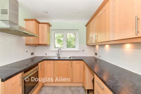 1 bed property, in Rettendon View, £190,000