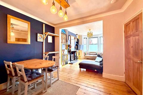 3 bed property, in Old Town, £260,000