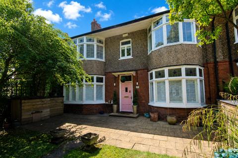 5 bed property, in Roman Road, £375,000