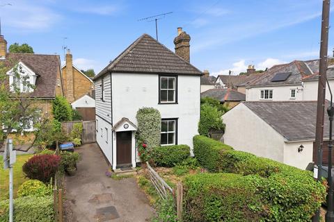 3 bed property, in Old Road, £525,000