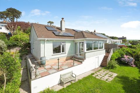 3 bed property, in Lescudjack Crescent, £495,000