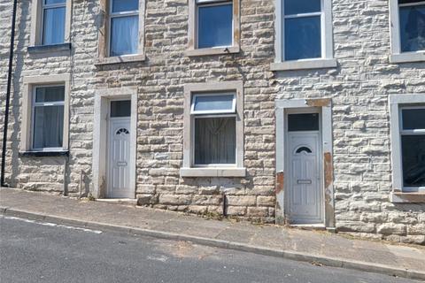 2 bed property, in Oat Street, £69,950