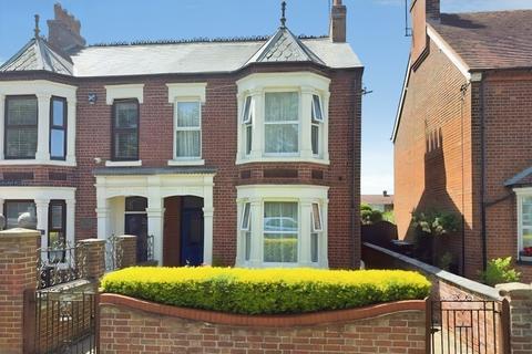 4 bed property, in London Road, £600,000