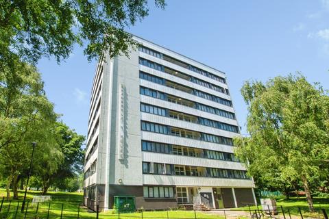 2 bed property, in Skipton Road, £130,000