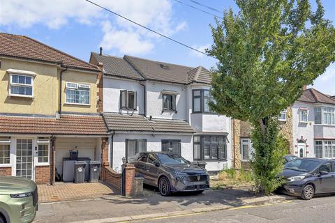 9 bed property, in Crownfield Avenue, £1,000,000