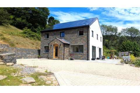 4 bed property, in Blaencuffin Road, £700,000